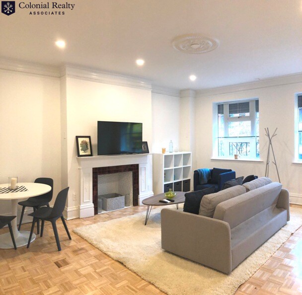 164 Newbury St, Back Bay