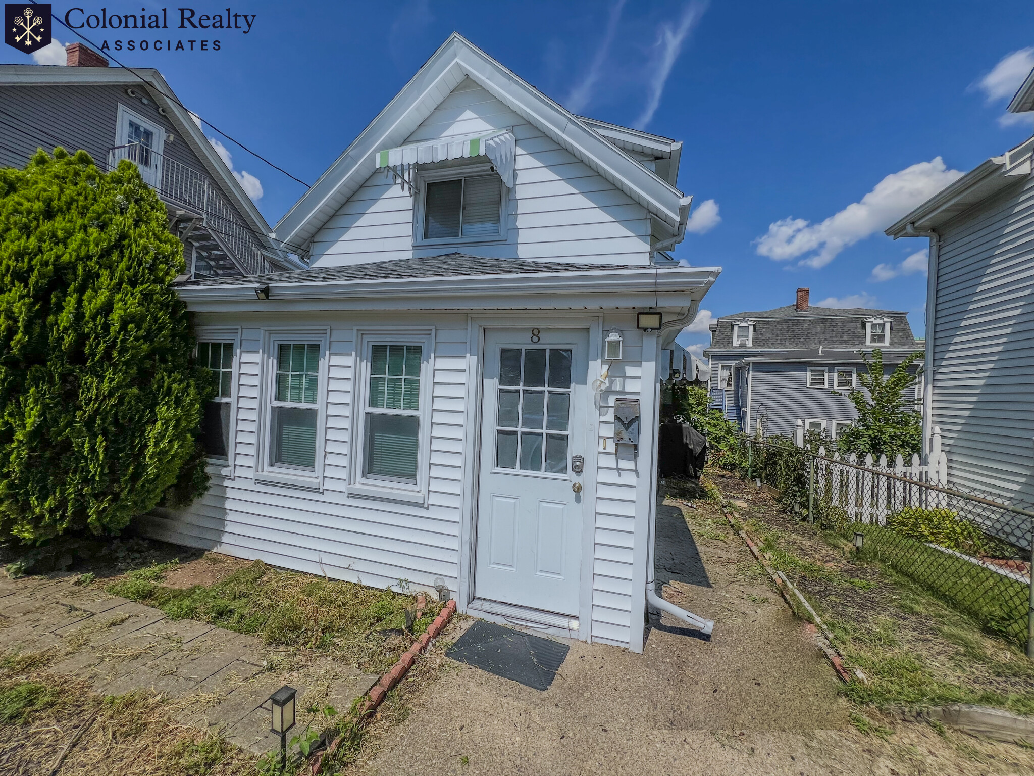 8 Lowell Pl, South Side