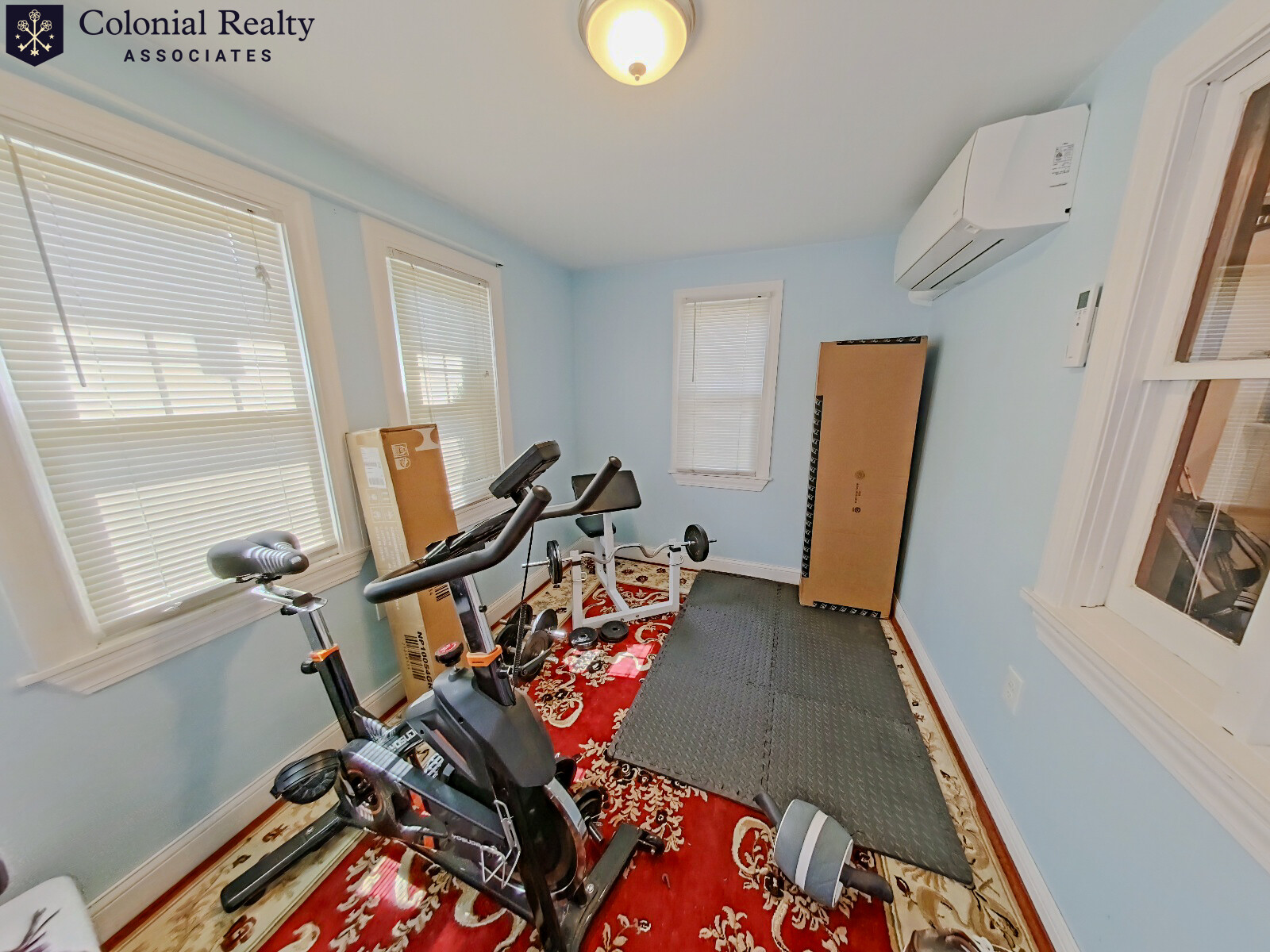 8 Lowell Pl, South Side