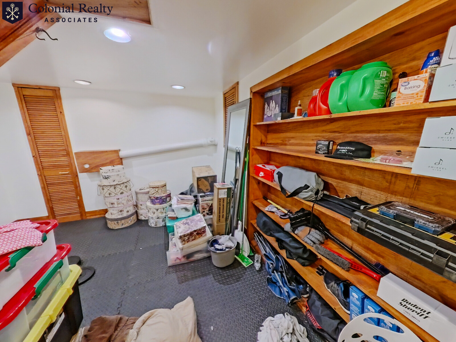 8 Lowell Pl, South Side