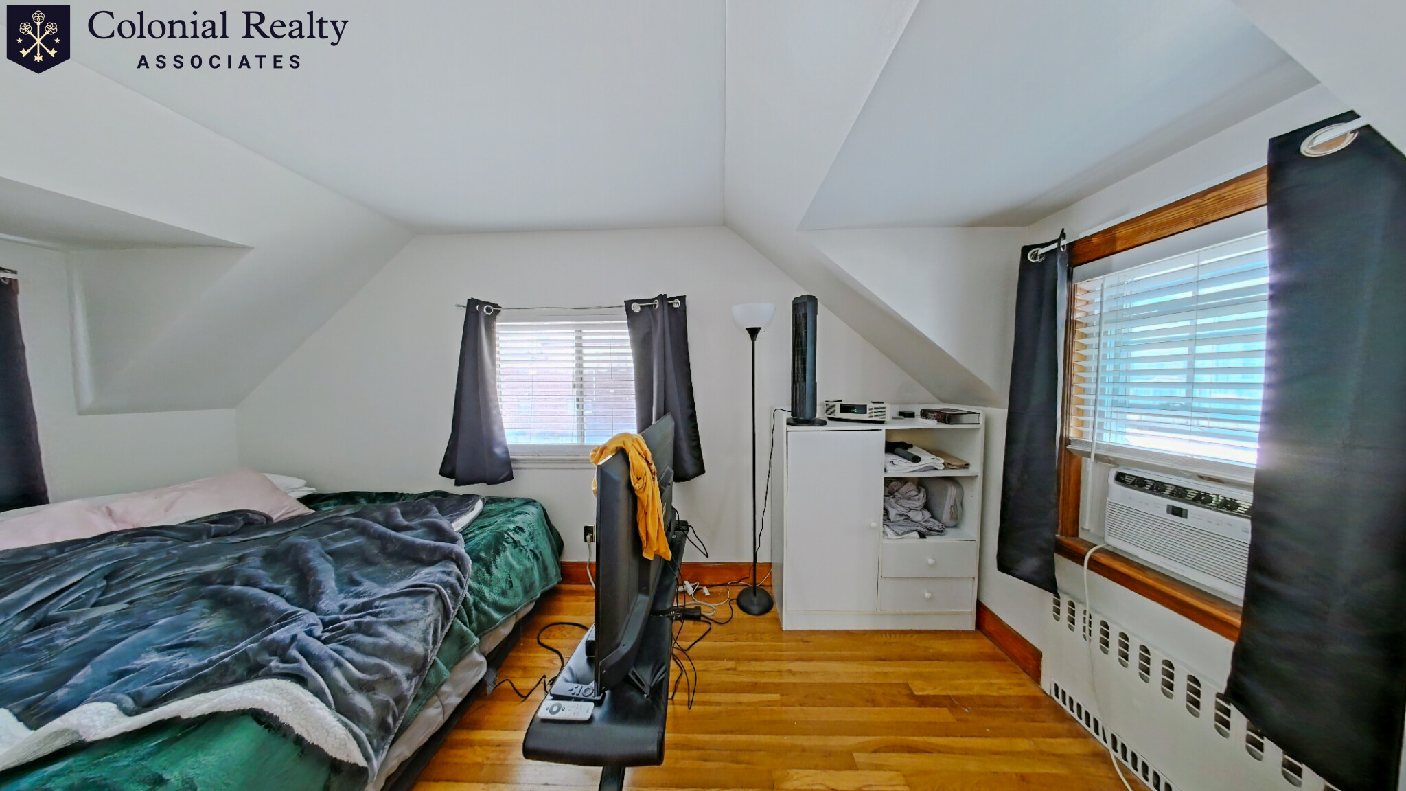 8 Lowell Pl, South Side