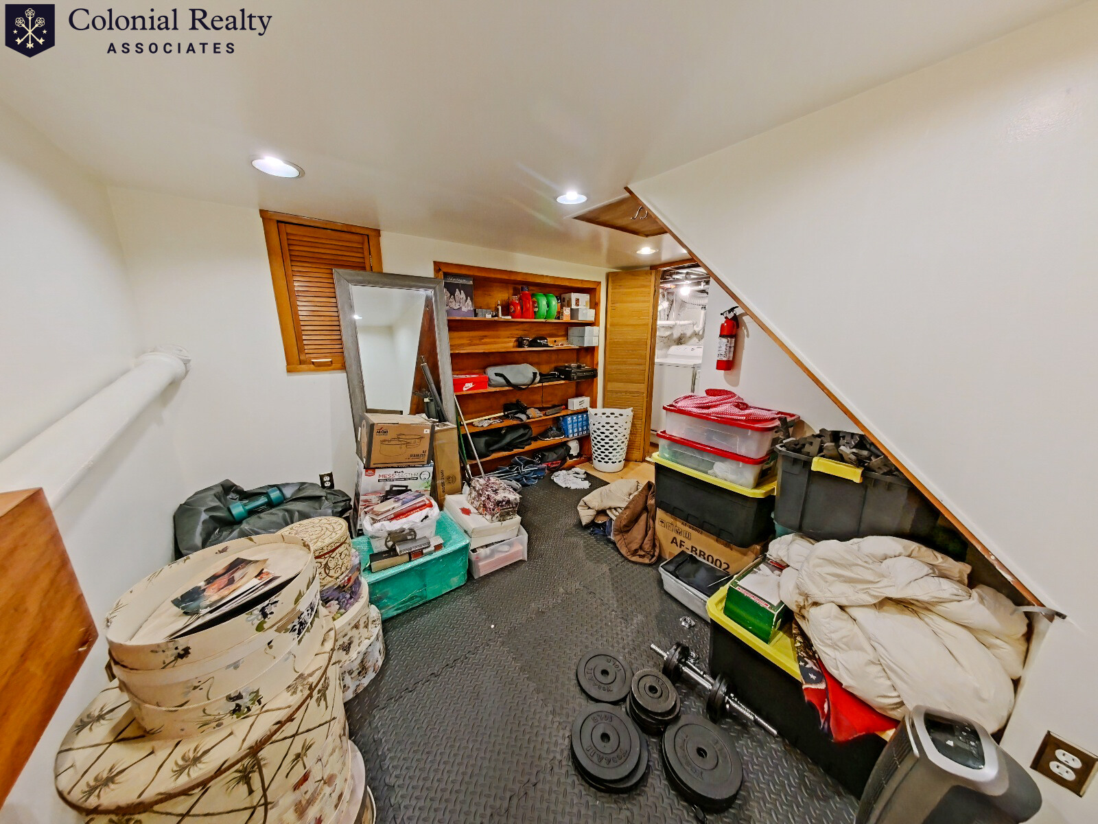 8 Lowell Pl, South Side