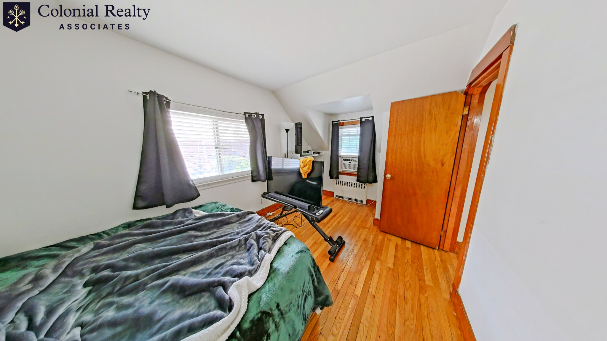 8 Lowell Pl, South Side