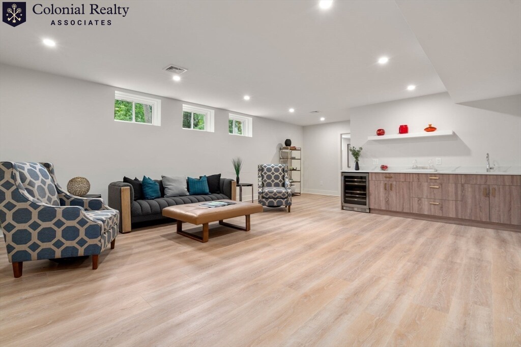 21 Redwood Rd, Newton Center