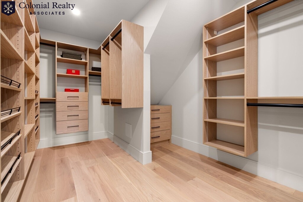 21 Redwood Rd, Newton Center