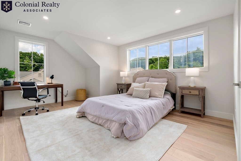 21 Redwood Rd, Newton Center