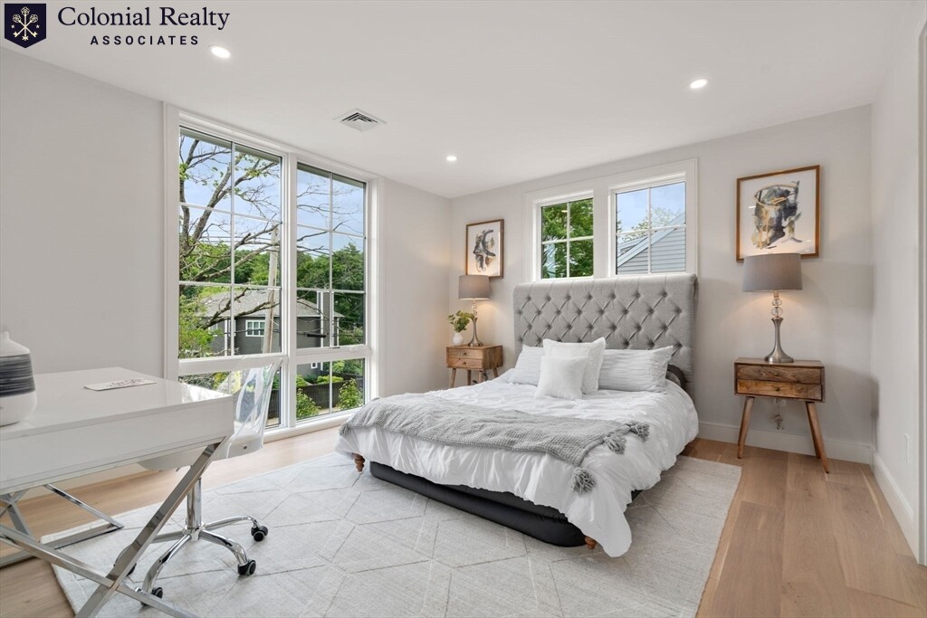 21 Redwood Rd, Newton Center