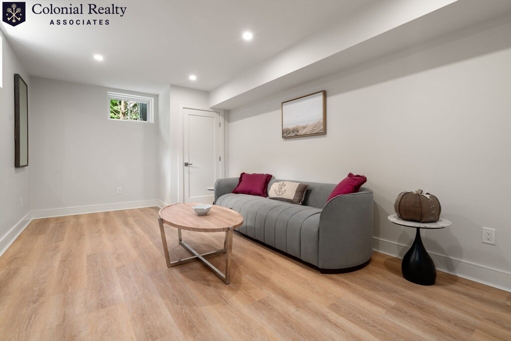 21 Redwood Rd, Newton Center