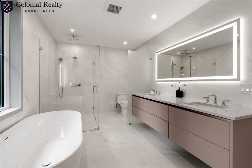 21 Redwood Rd, Newton Center