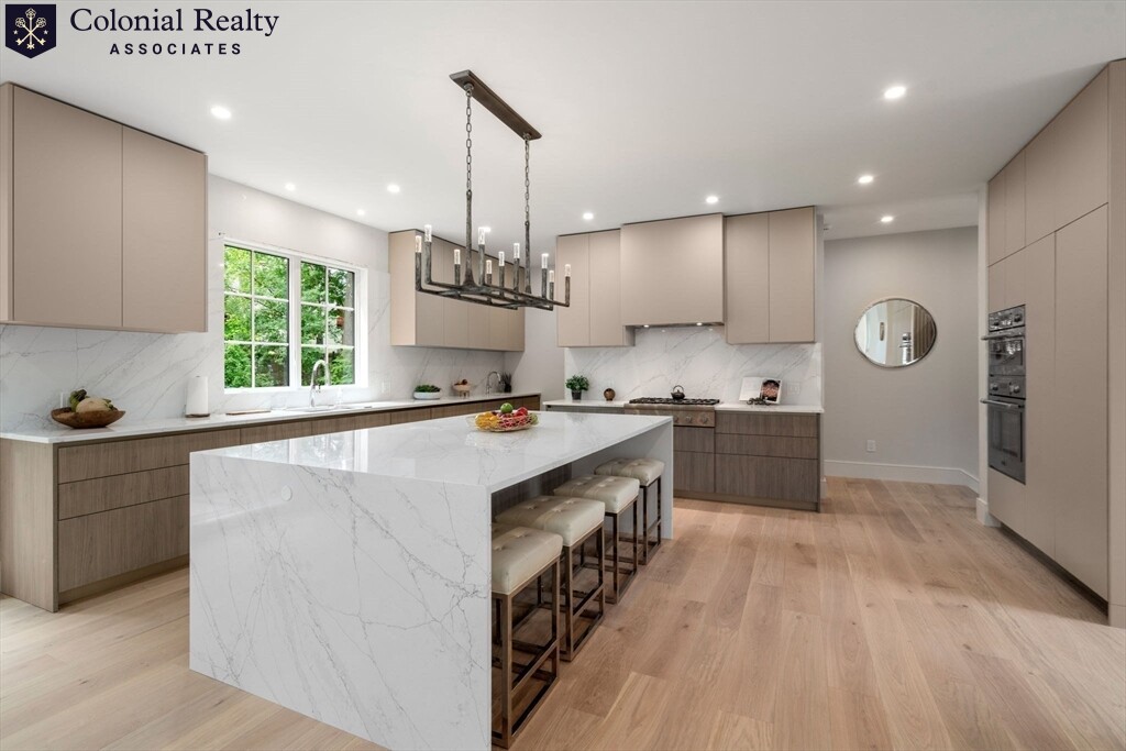 21 Redwood Rd, Newton Center