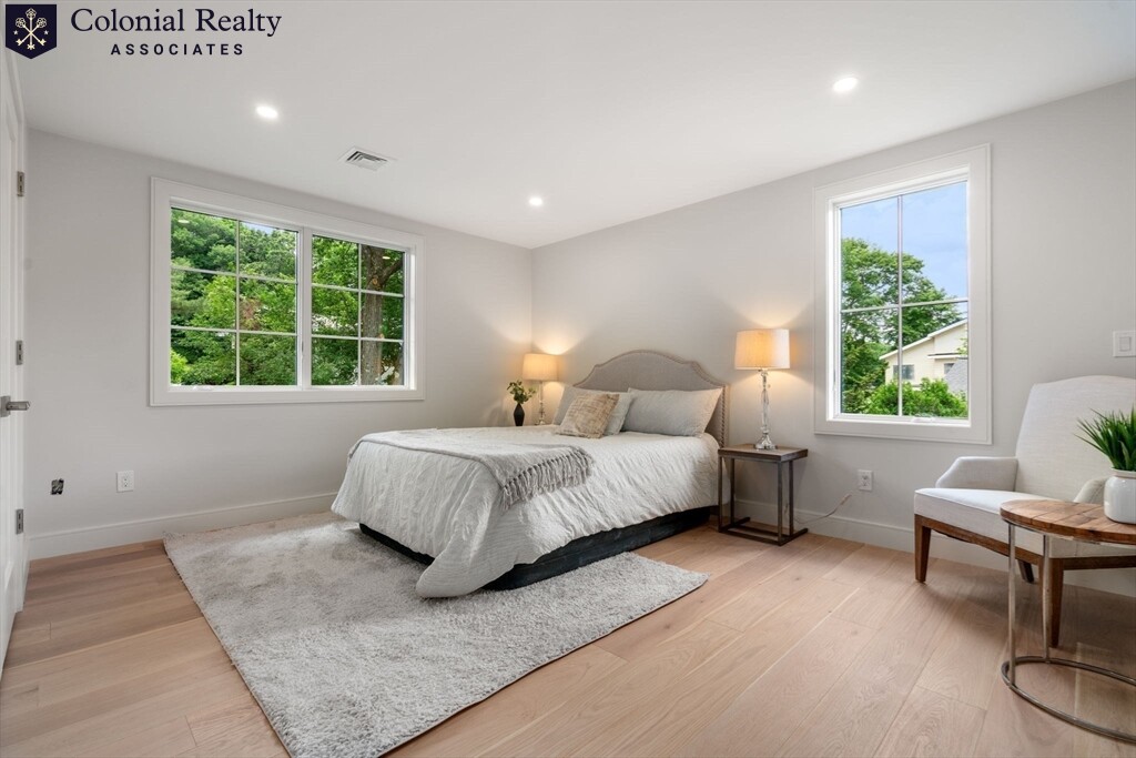 21 Redwood Rd, Newton Center