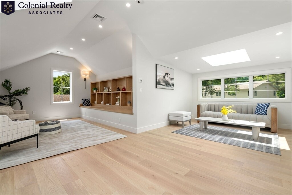 21 Redwood Rd, Newton Center