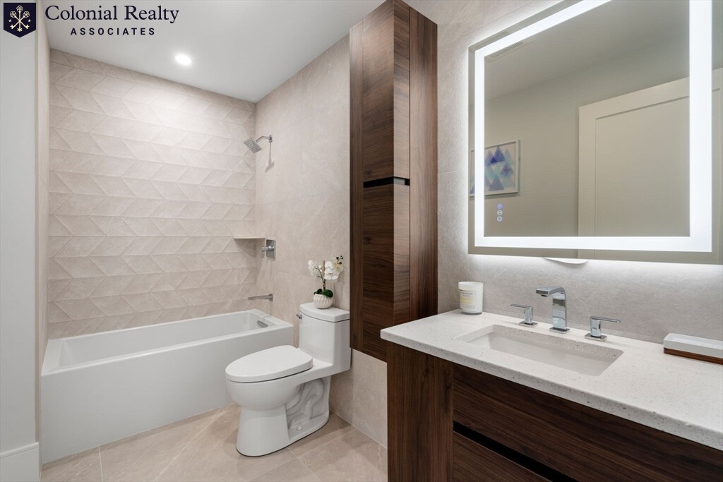 21 Redwood Rd, Newton Center