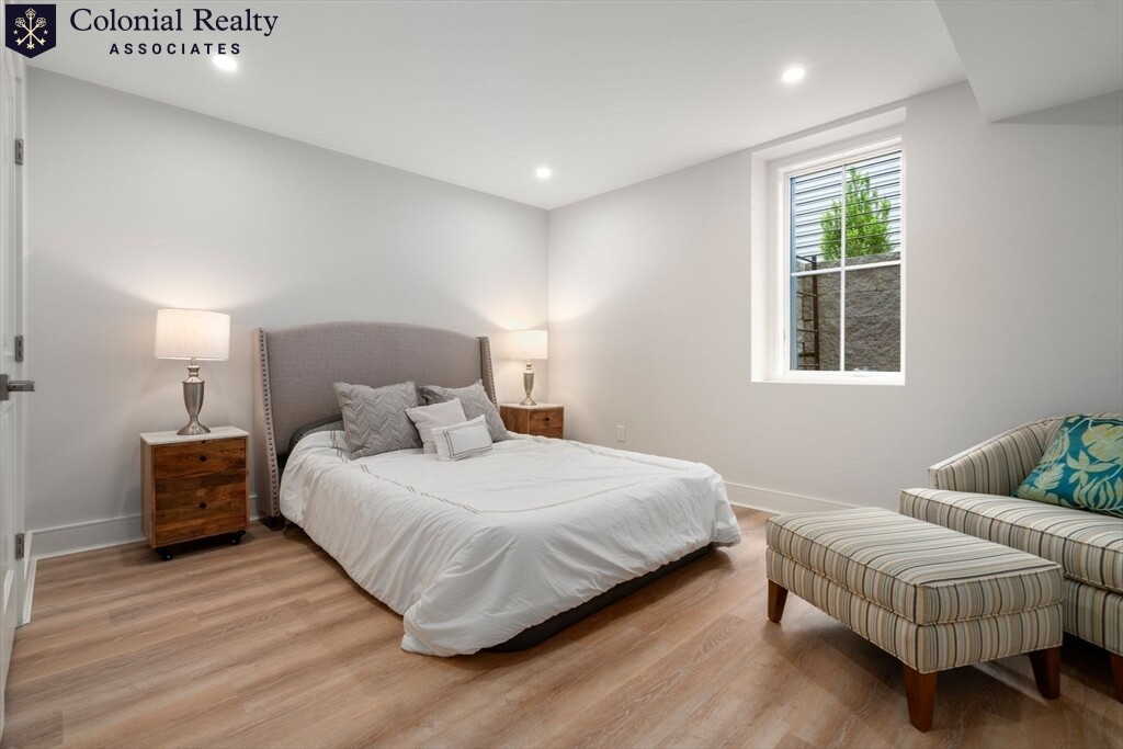 21 Redwood Rd, Newton Center