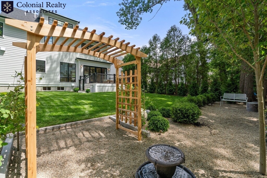 21 Redwood Rd, Newton Center