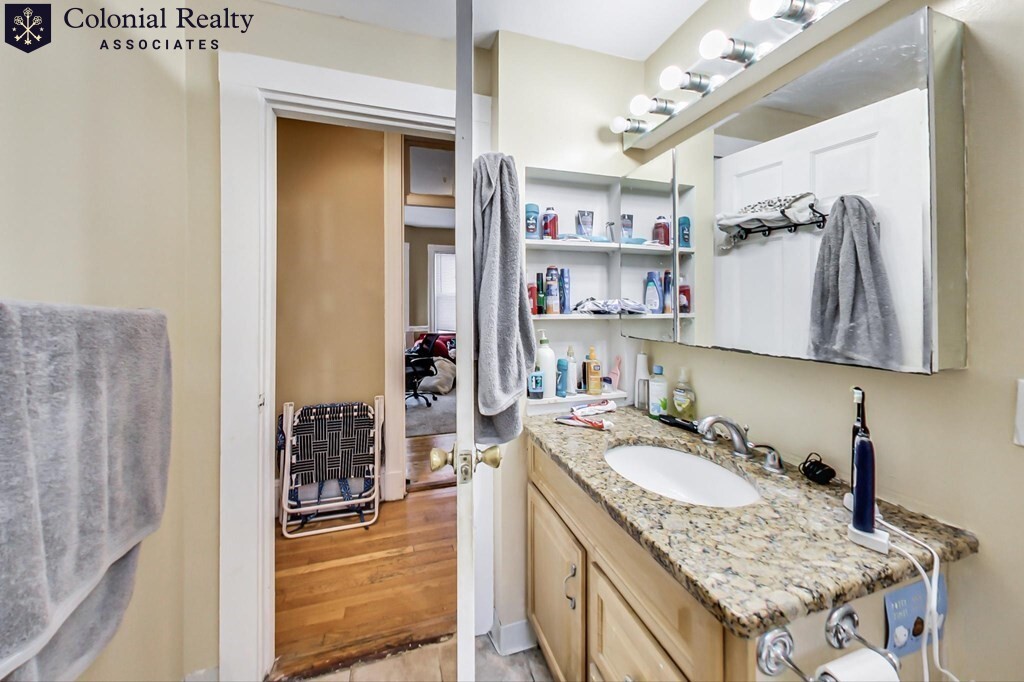 47 Hillside St, Mission Hill