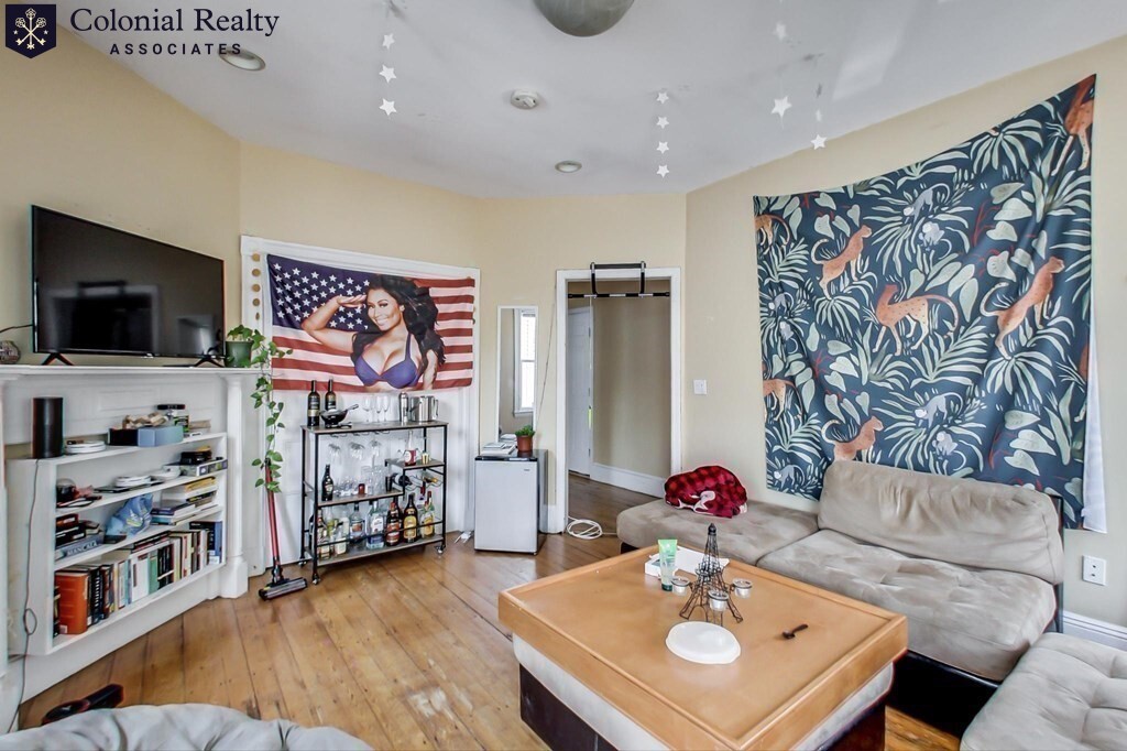 47 Hillside St, Mission Hill