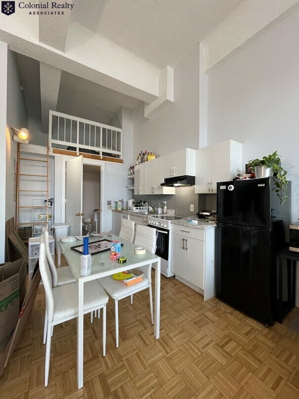 63 Brookline Ave. - 2,500USD / month
