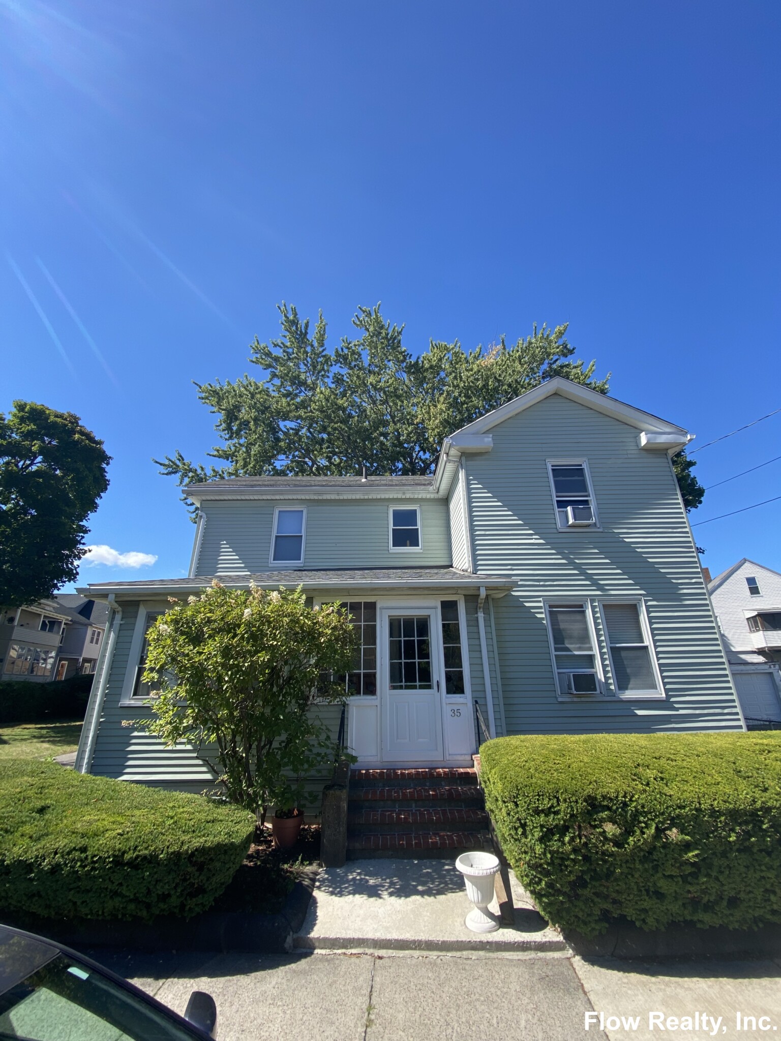 35 Saint Clements Rd, Medford