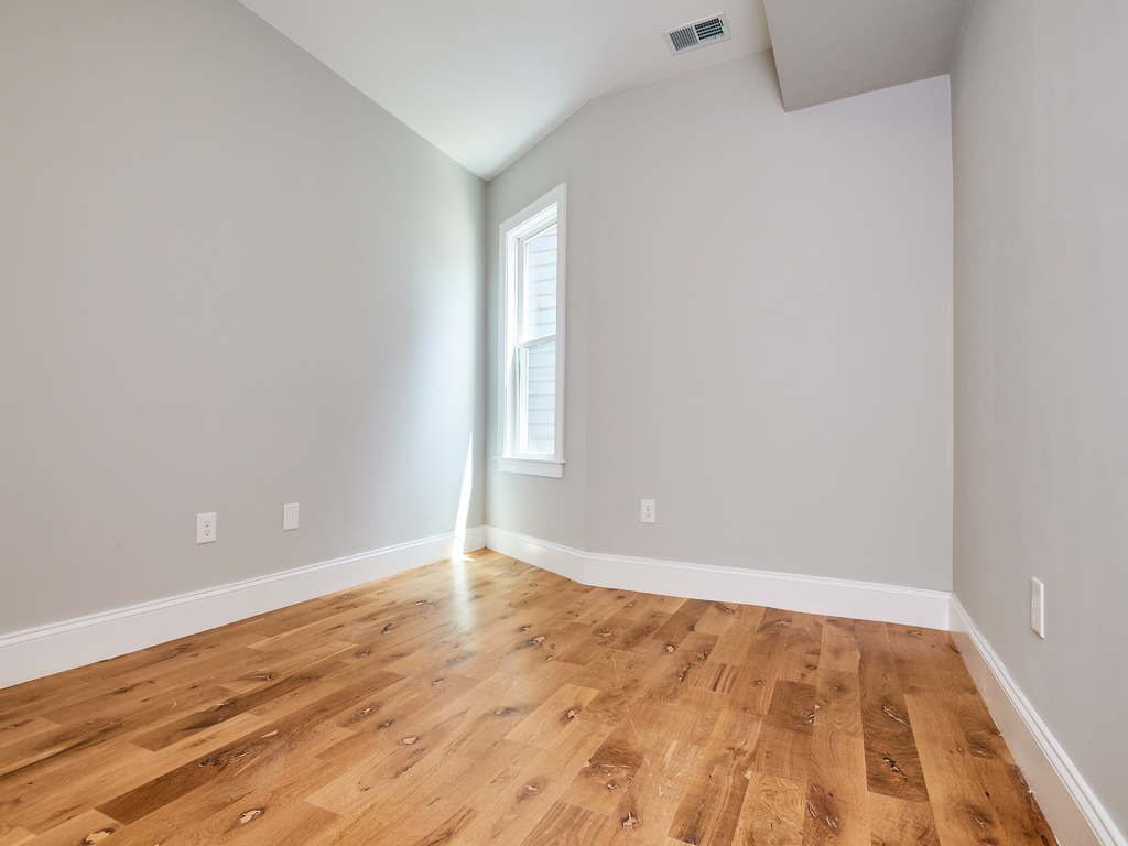 1114 Saratoga St, East Boston