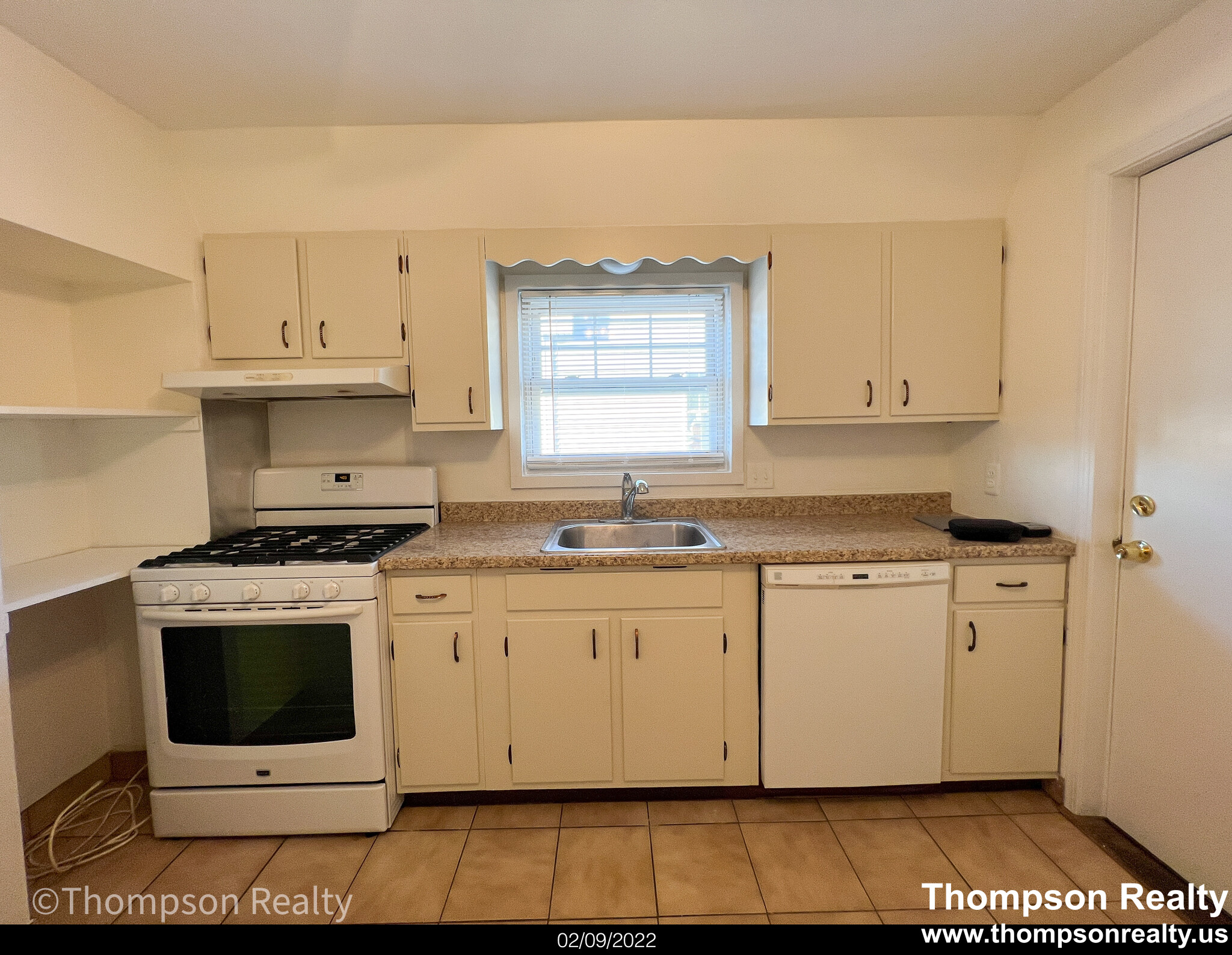 2 bed, 1 bath apartment for rent at 13 Allen Ct Unit 2, Medford — photo 2 of 16