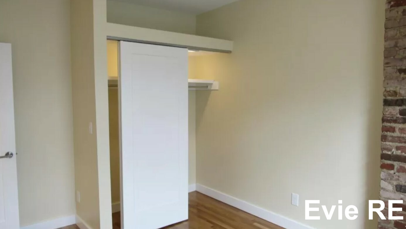 452 Hanover St, North End