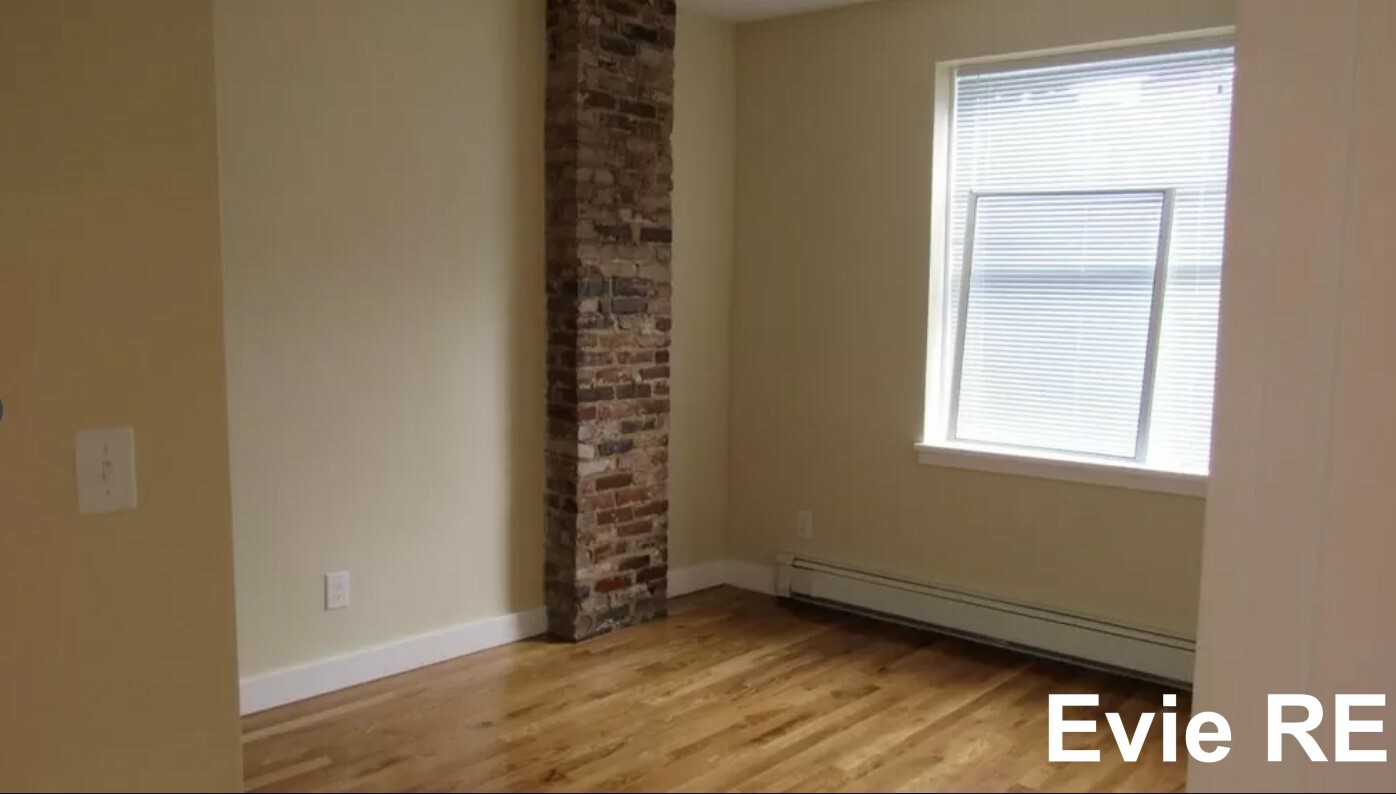 452 Hanover St, North End