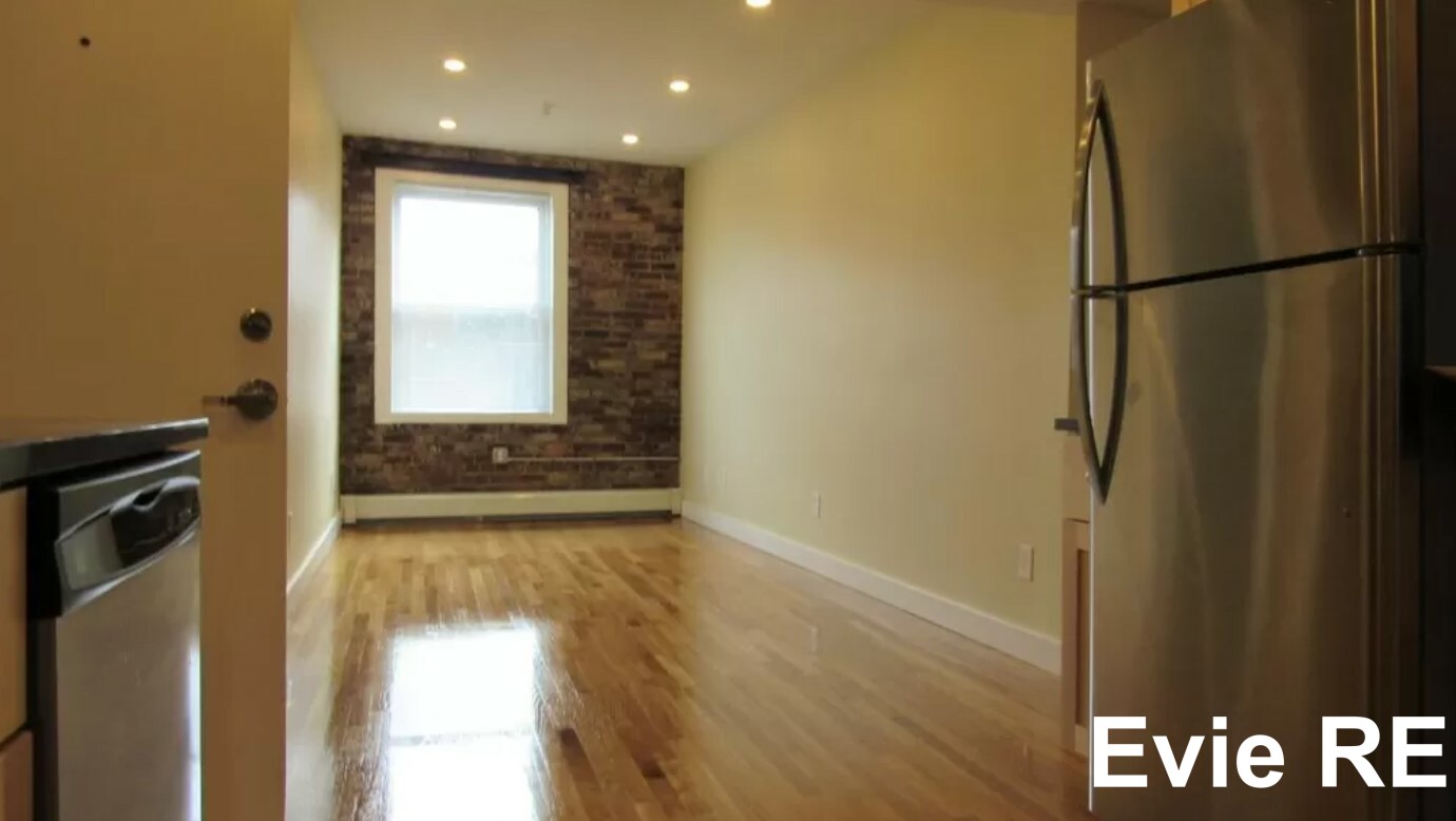 452 Hanover St, North End