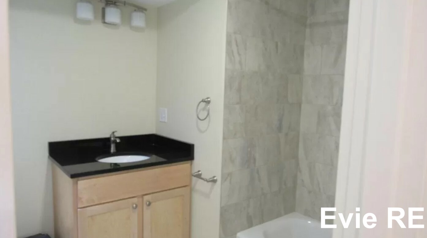 452 Hanover St, North End