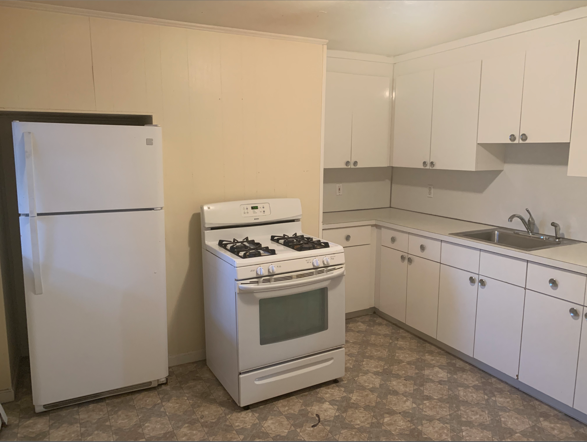 2 bed, 1 bath apartment for rent at 319 Paris St Unit 3, East Boston — photo 2 of 5