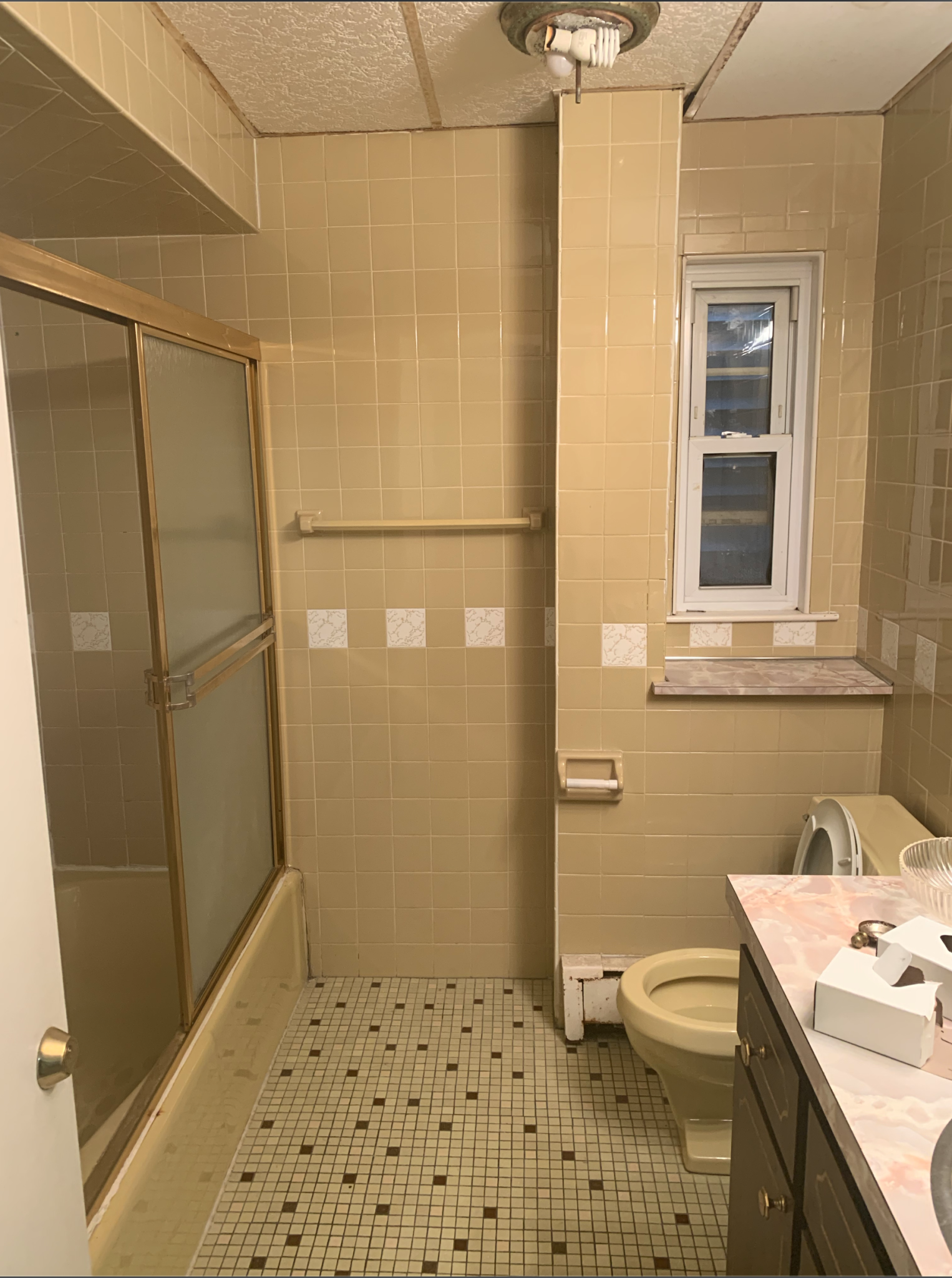 2 bed, 1 bath apartment for rent at 319 Paris St Unit 3, East Boston — photo 4 of 5