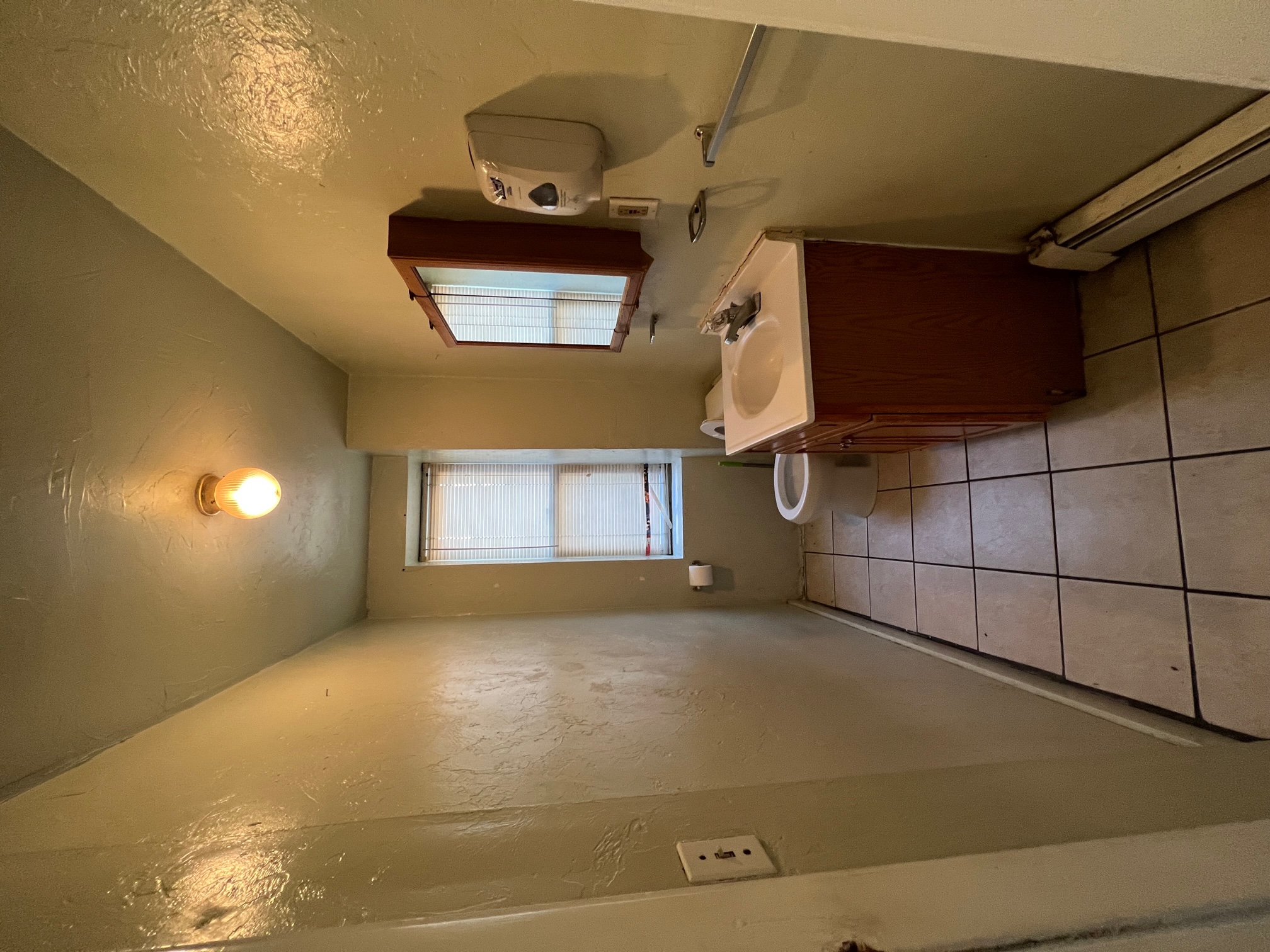 3 bed, 1 bath apartment for rent at 90 92 Maverick Unit 2, East Boston — photo 3 of 9