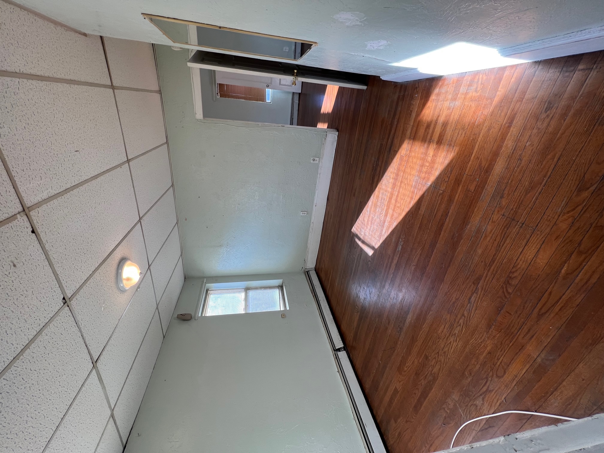 3 bed, 1 bath apartment for rent at 90 92 Maverick Unit 2, East Boston — photo 1 of 9