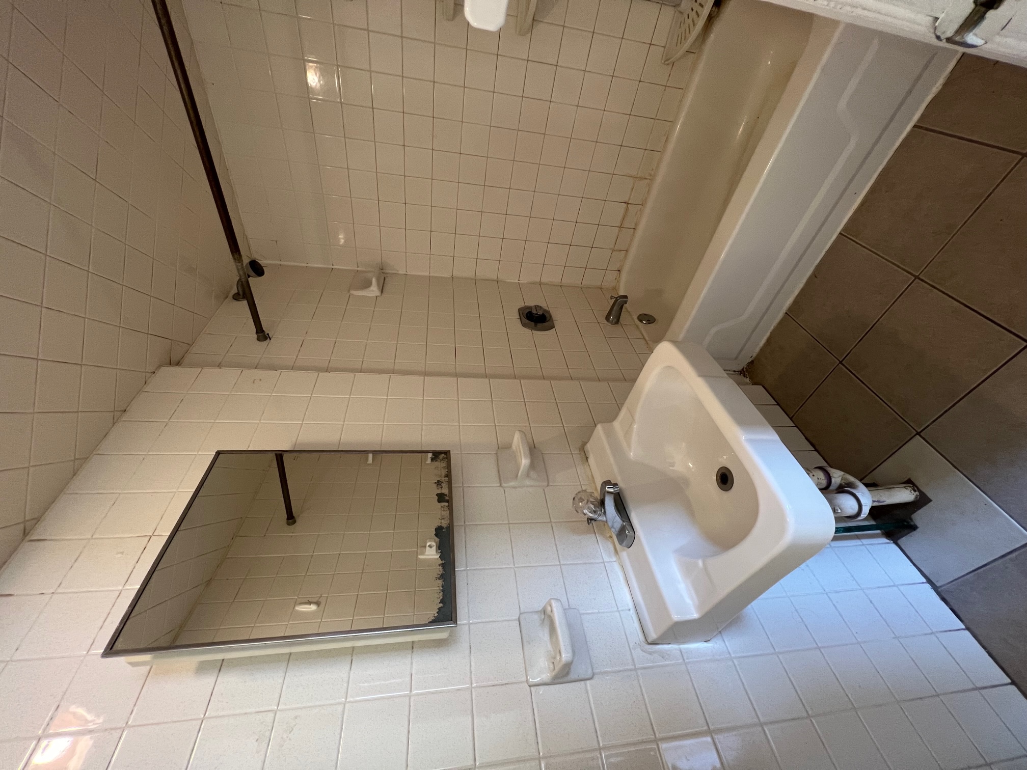 3 bed, 1 bath apartment for rent at 90 92 Maverick Unit 2, East Boston — photo 5 of 9