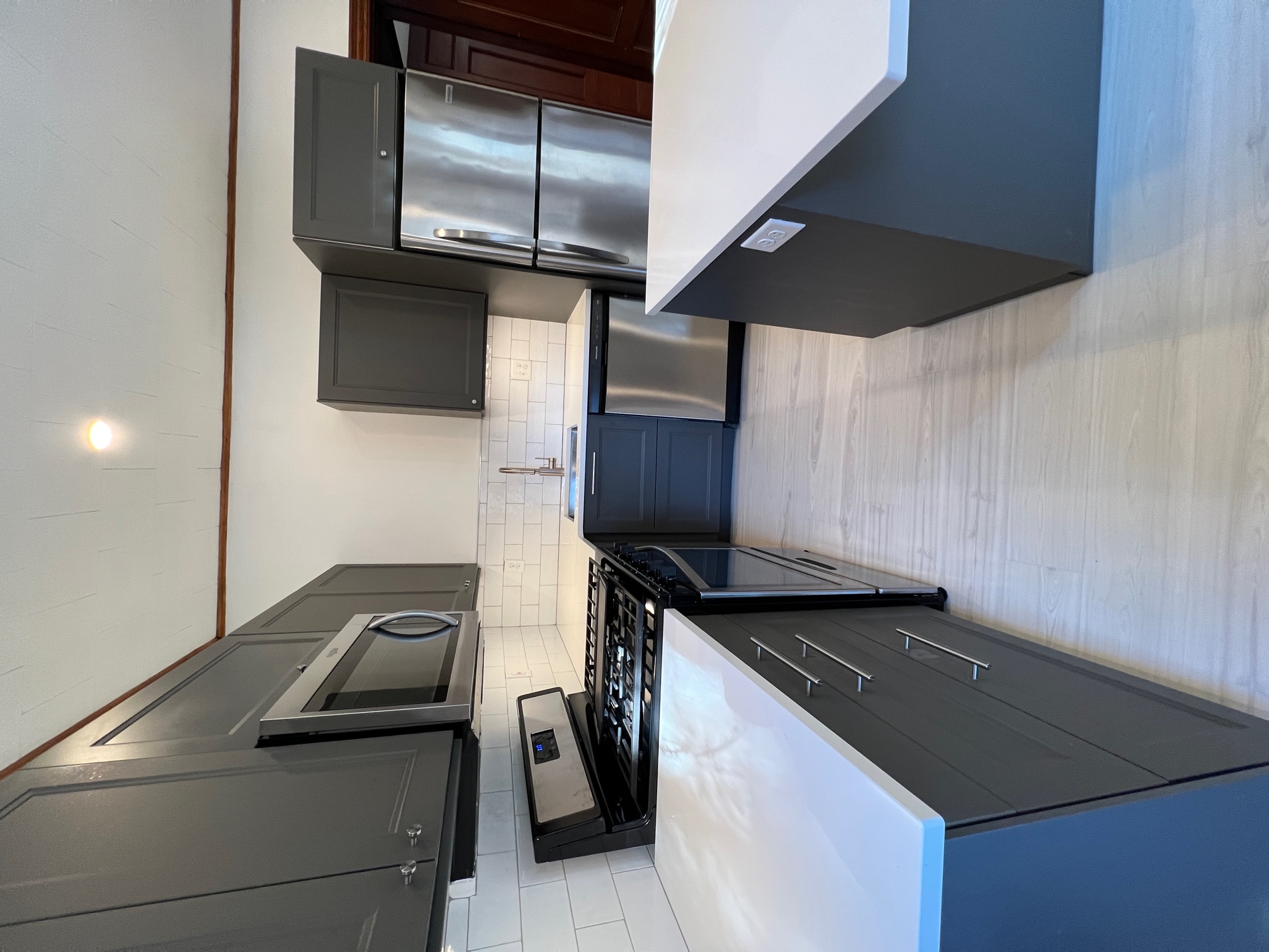 2 bed, 1 bath apartment for rent at 74 Heath St Unit 1, Winter Hill — photo 3 of 16