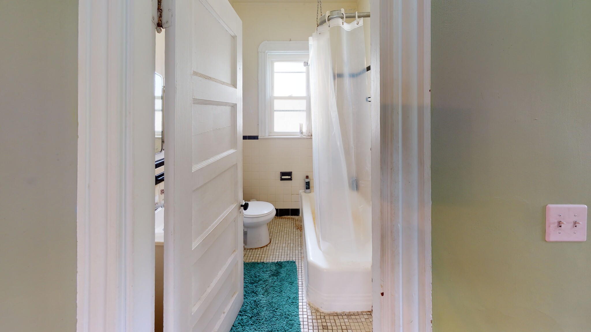 4 bed, 1 bath apartment for rent at 29 Victoria St Unit 2, Somerville — photo 2 of 14