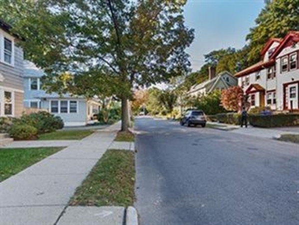 3 bed, 1 bath apartment for rent at 36 Beaconsfield Unit 2, Beaconsfield — photo 9 of 13