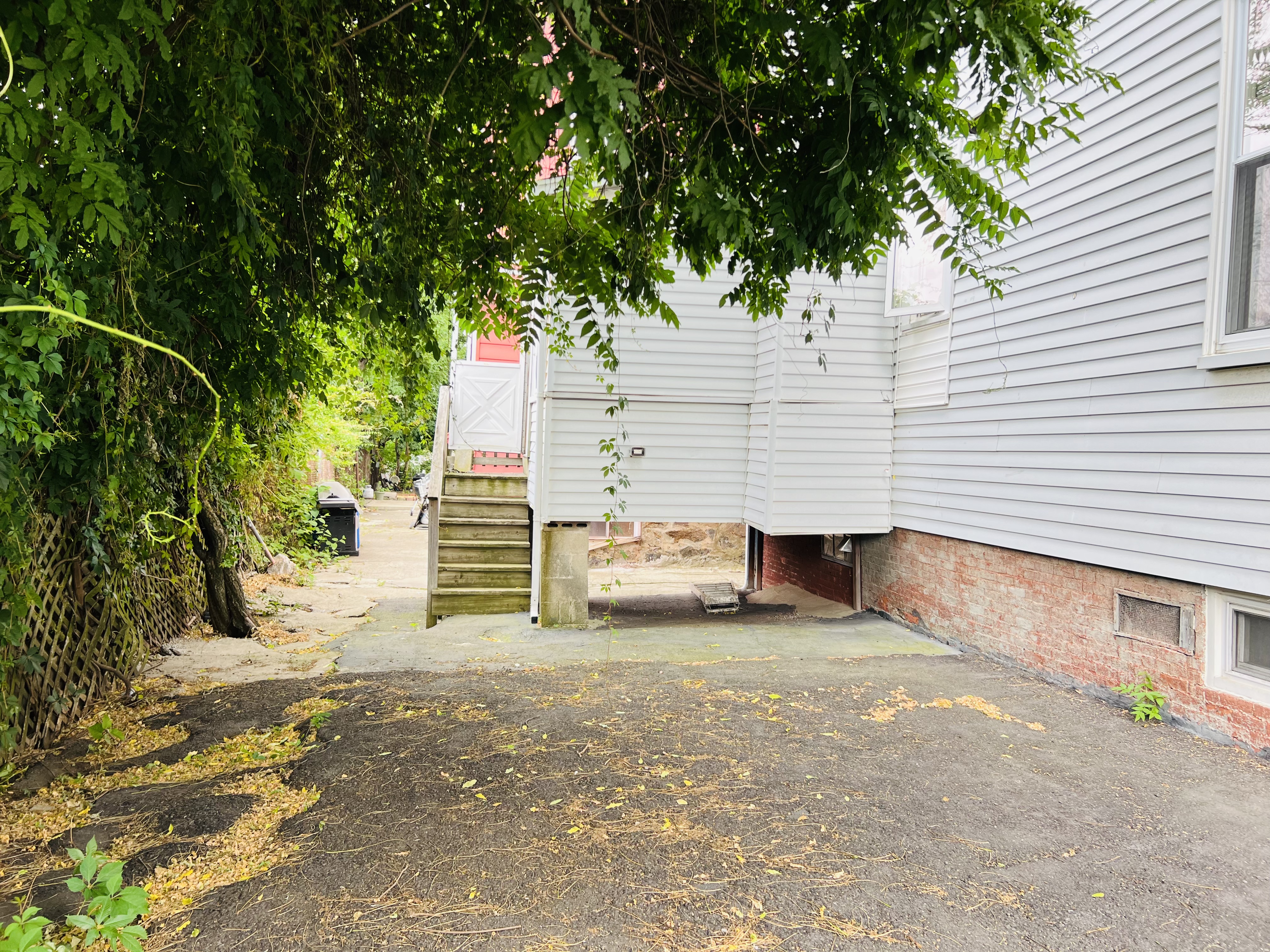 12 Pratt St, Allston