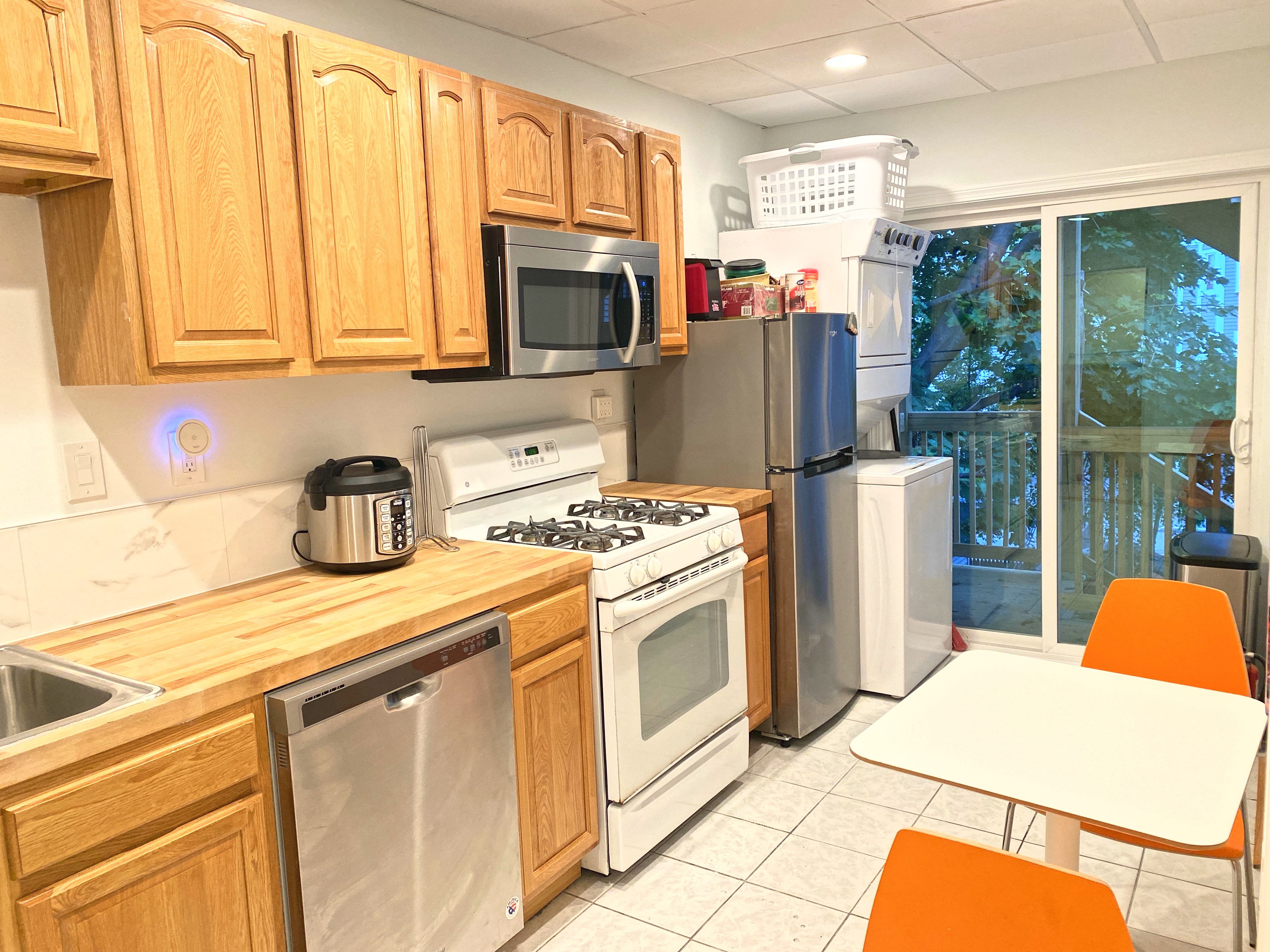 130 W 8th St, South Boston