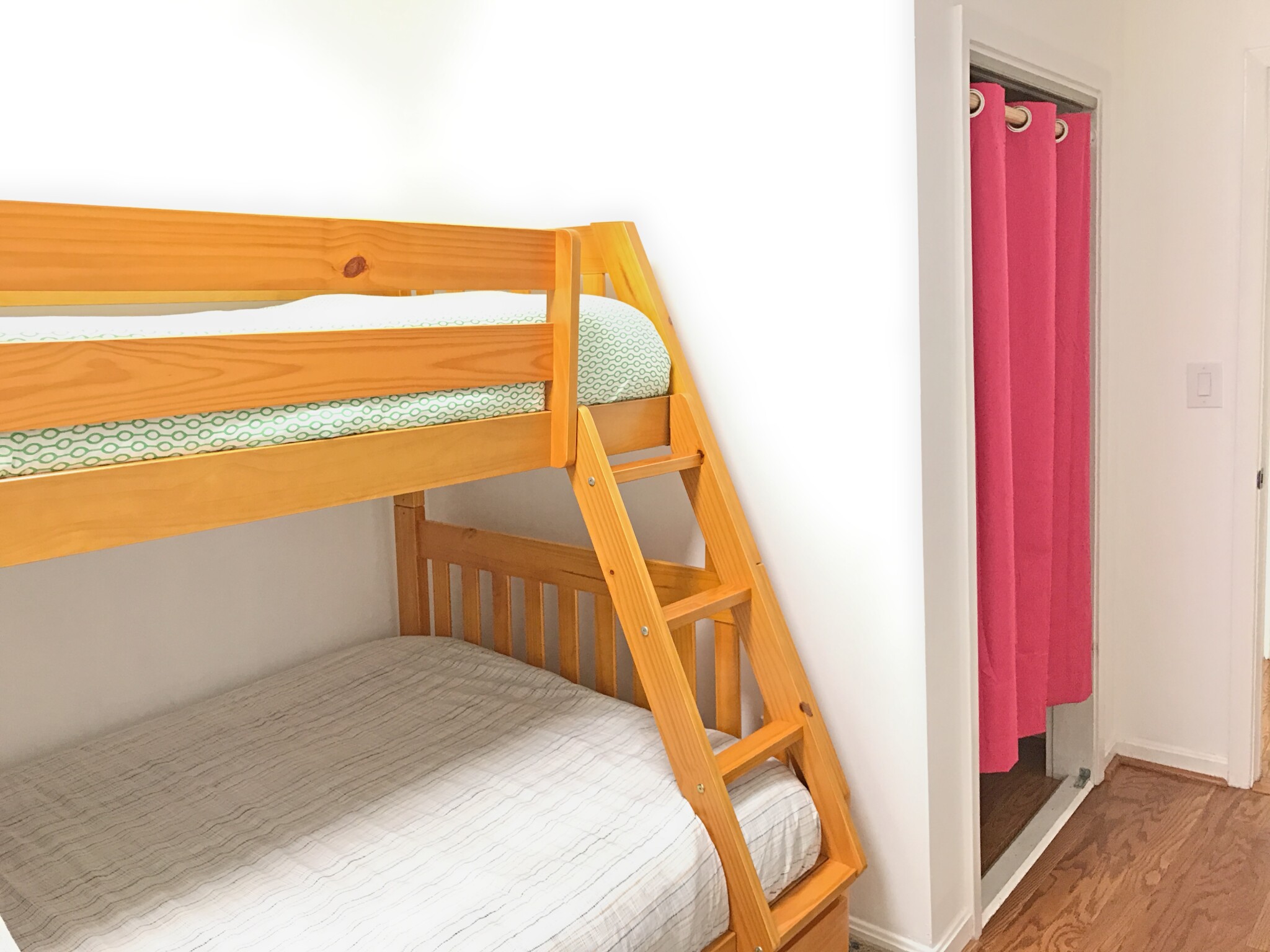 37 Telegraph St, South Boston