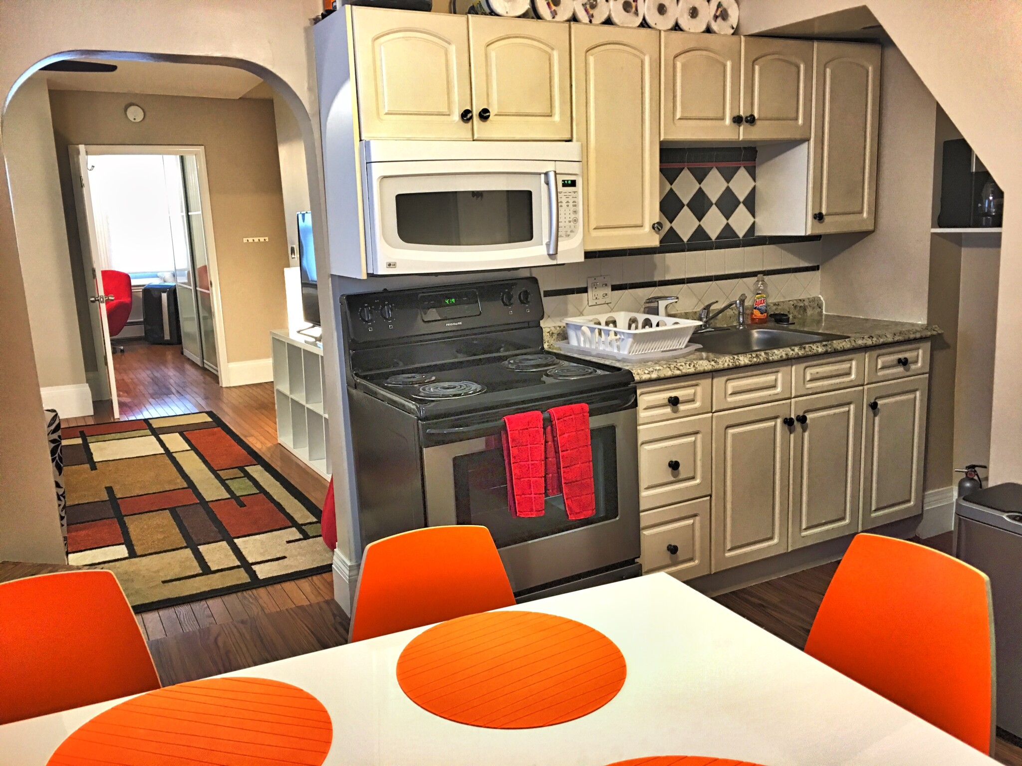 37 Telegraph St, South Boston