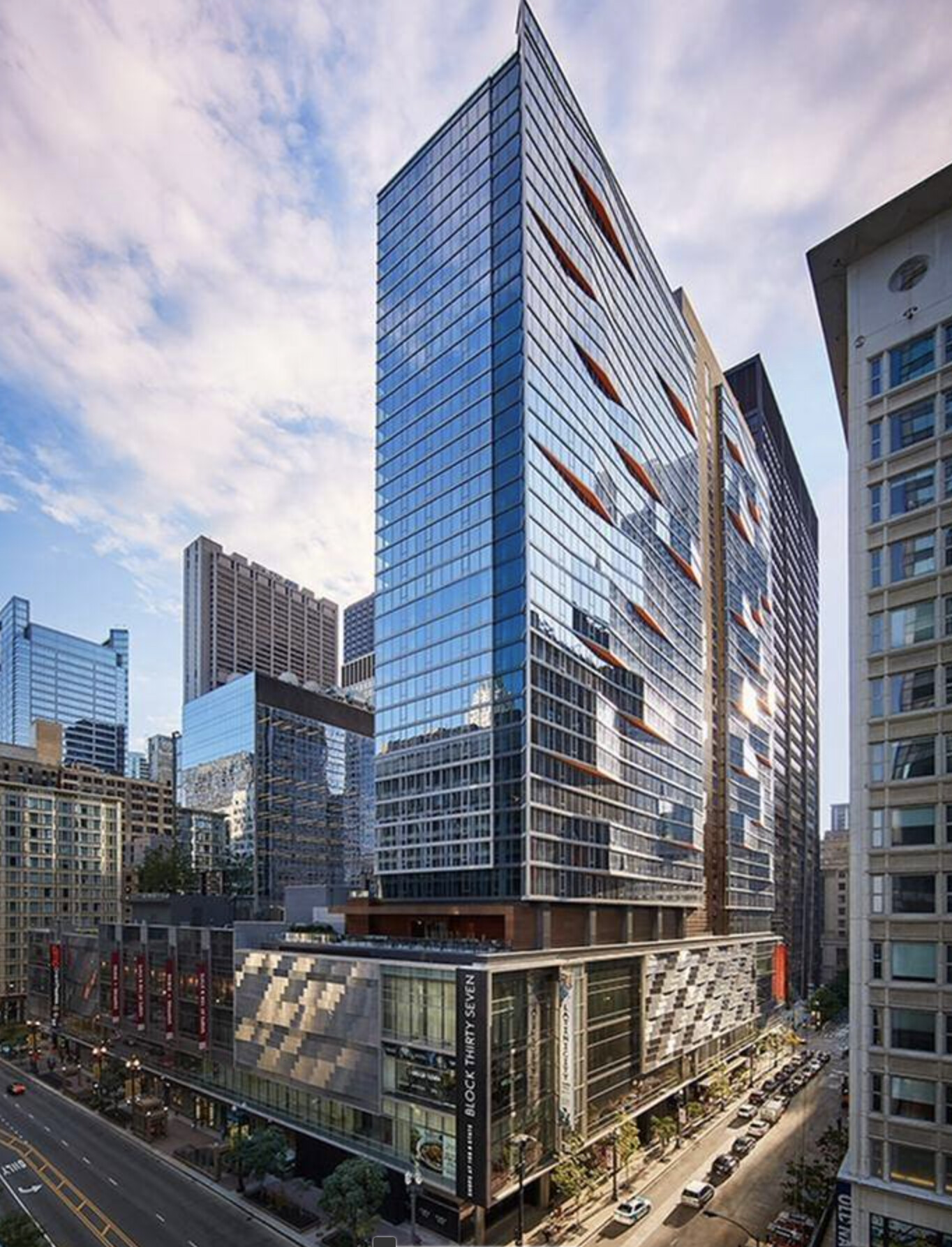 25 West Randolph St. - 2,809USD / month