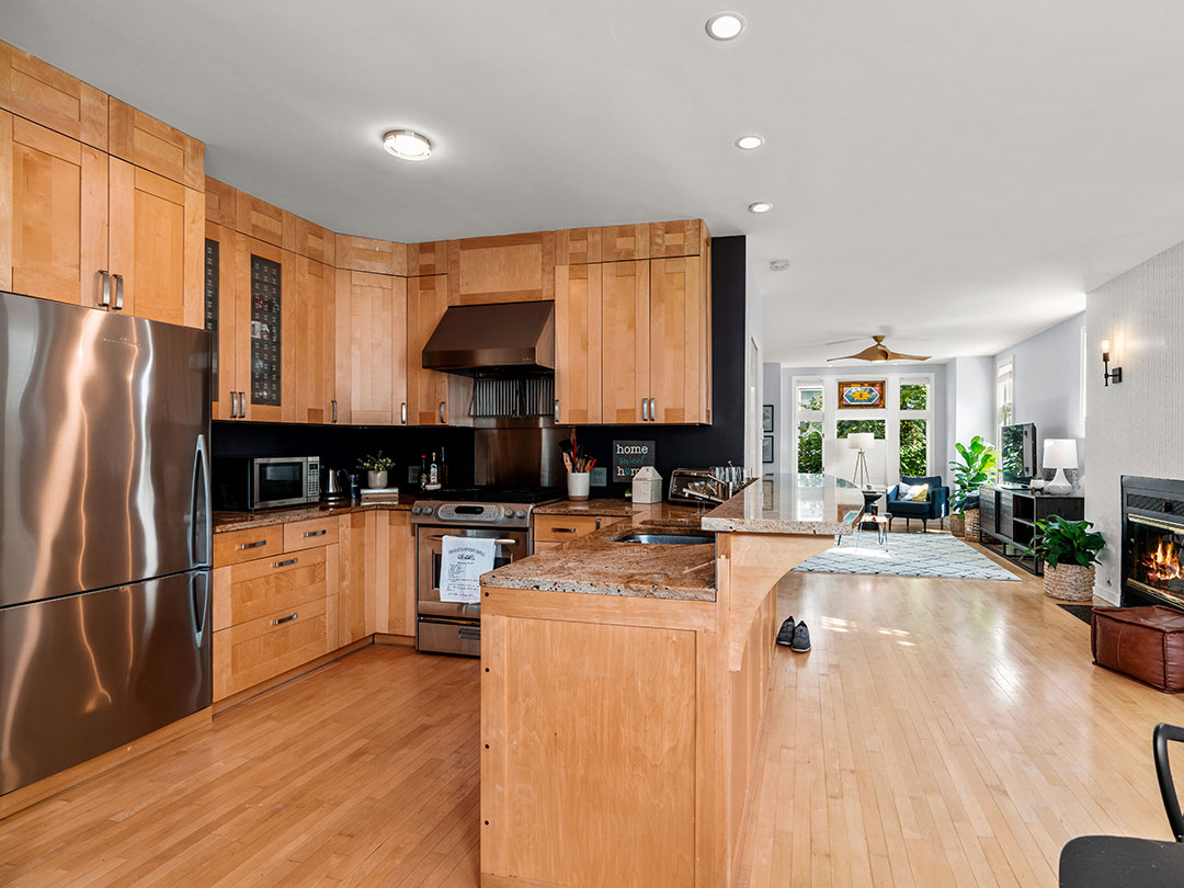 1929 West Henderson St., Chicago, IL - 3,900 USD/ month