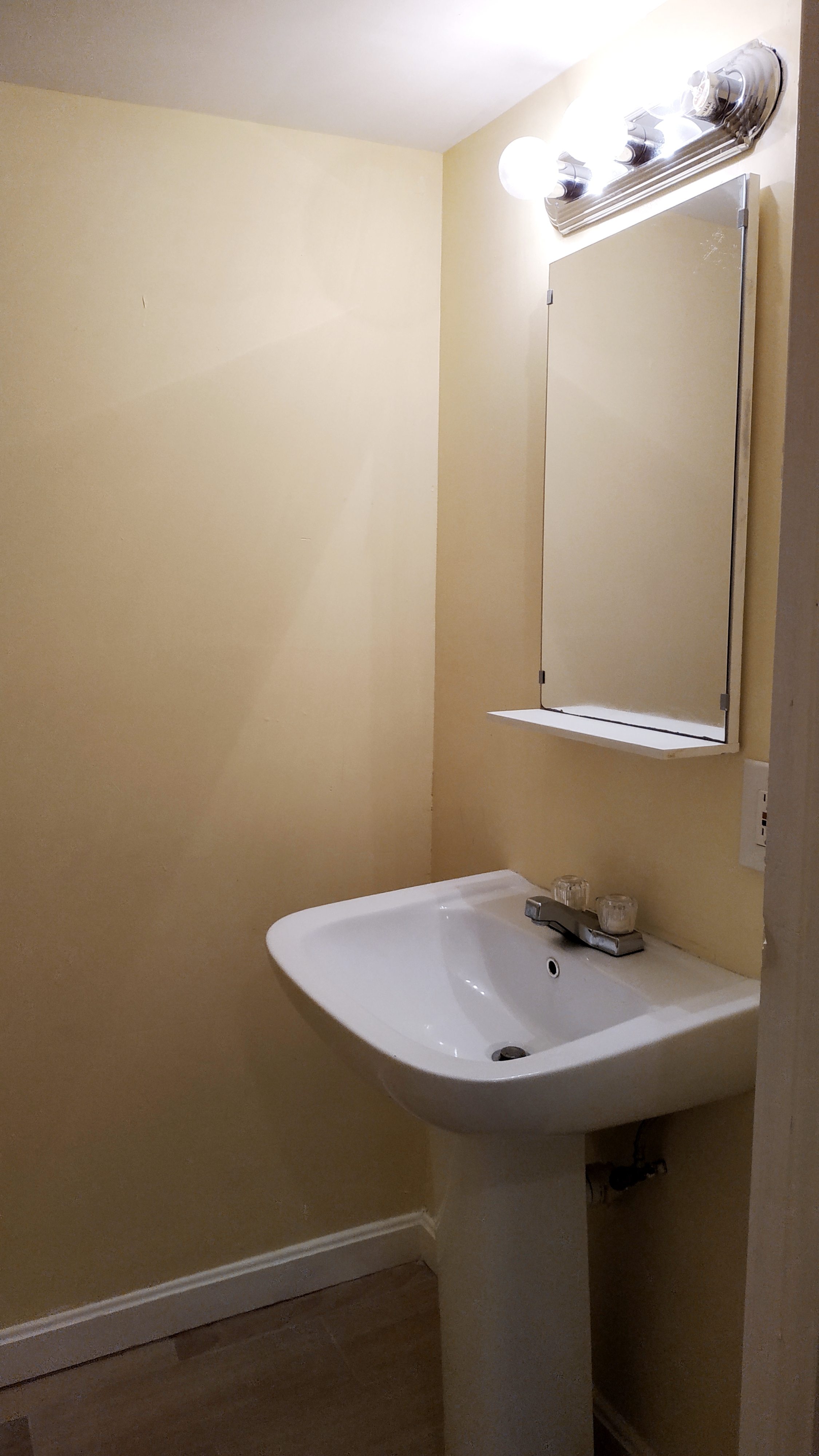 3 bed, 1.5 bath apartment for rent at 168 Windsor St Unit 1, Central Square — photo 1 of 33