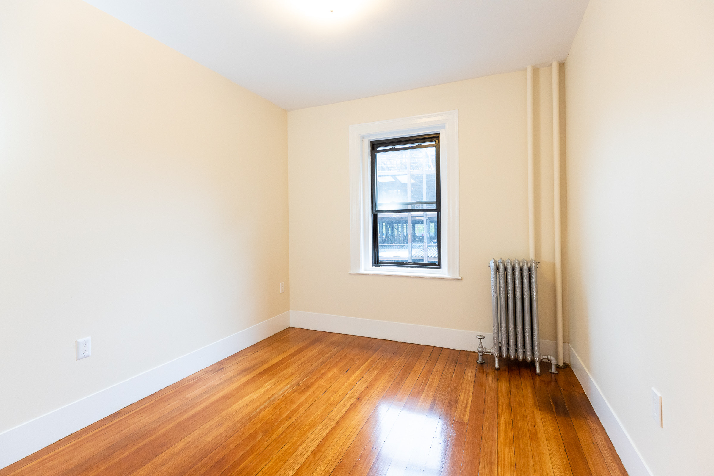 4 bed, 2 bath apartment for rent at 133 Cypress St Unit I, Brookline Hills — photo 5 of 17