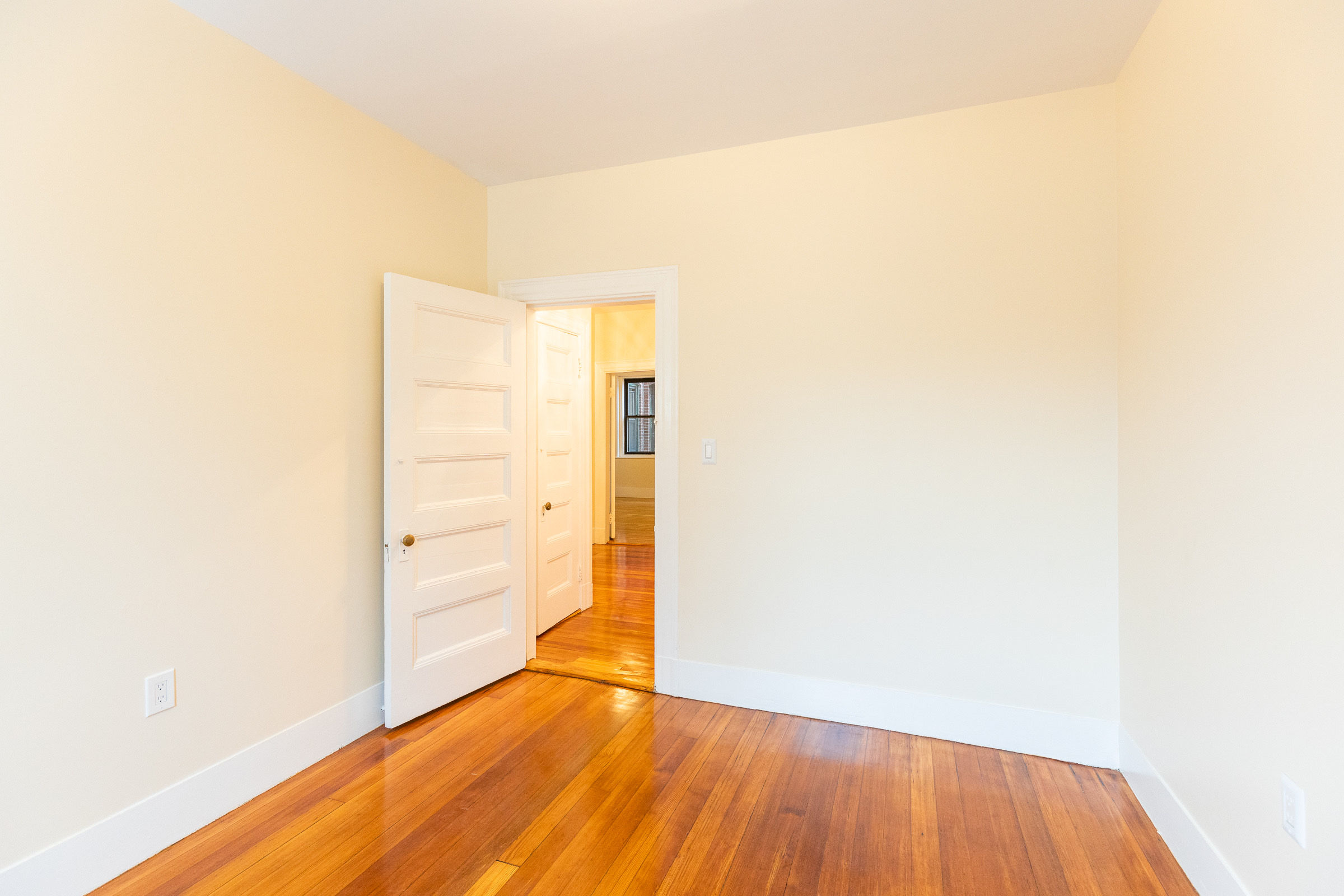 4 bed, 2 bath apartment for rent at 133 Cypress St Unit I, Brookline Hills — photo 6 of 17