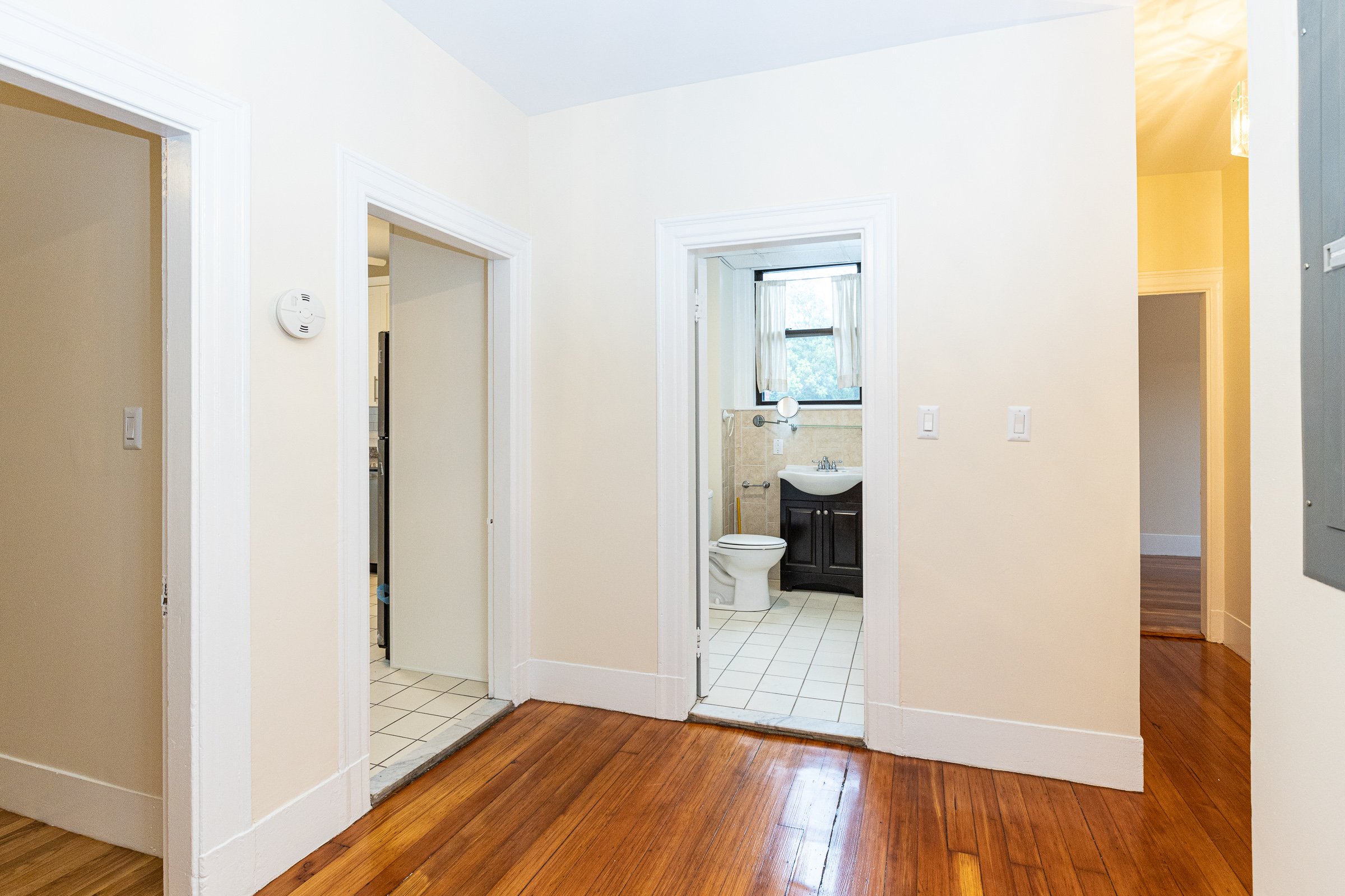 4 bed, 2 bath apartment for rent at 133 Cypress St Unit I, Brookline Hills — photo 9 of 17