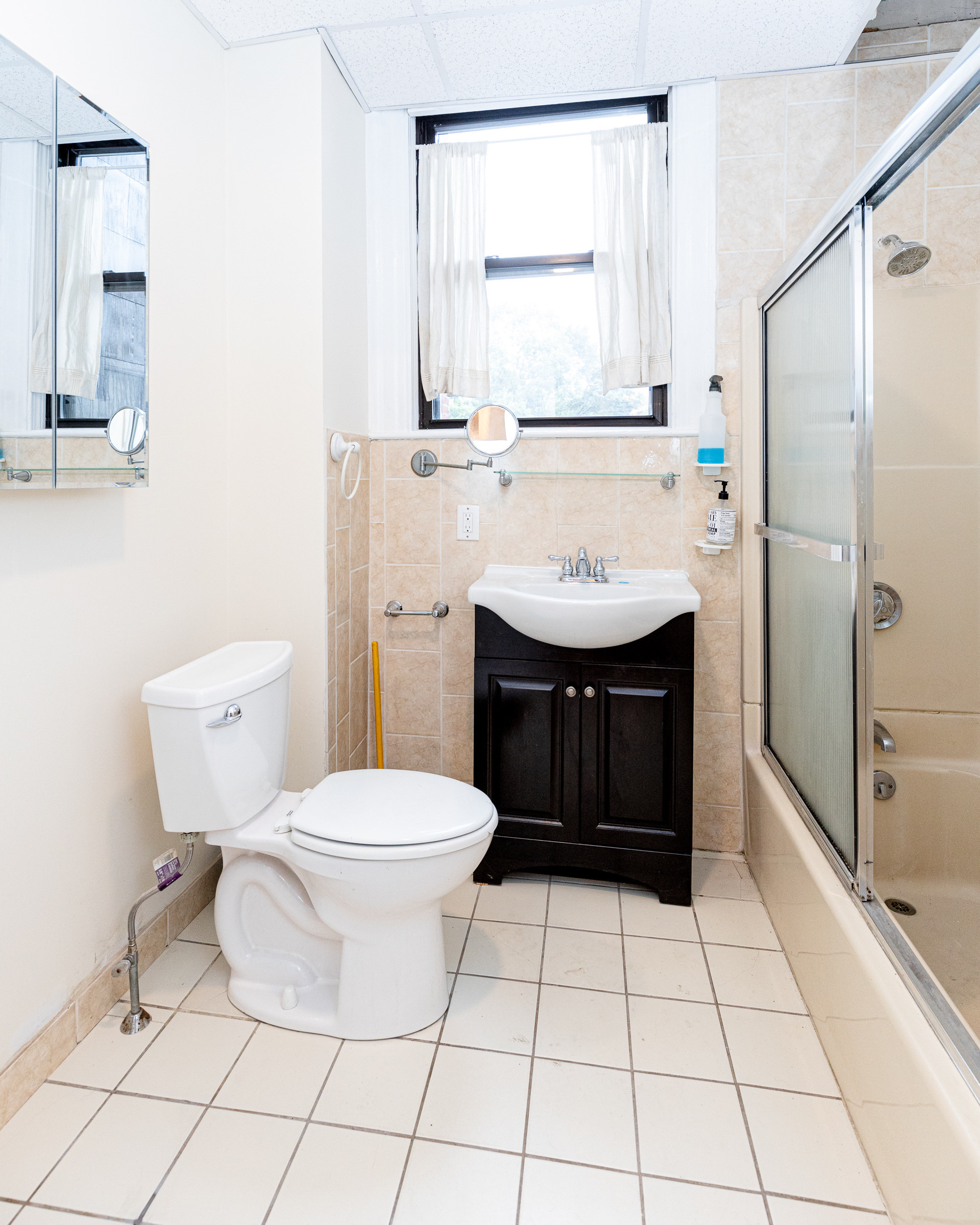4 bed, 2 bath apartment for rent at 133 Cypress St Unit I, Brookline Hills — photo 11 of 17
