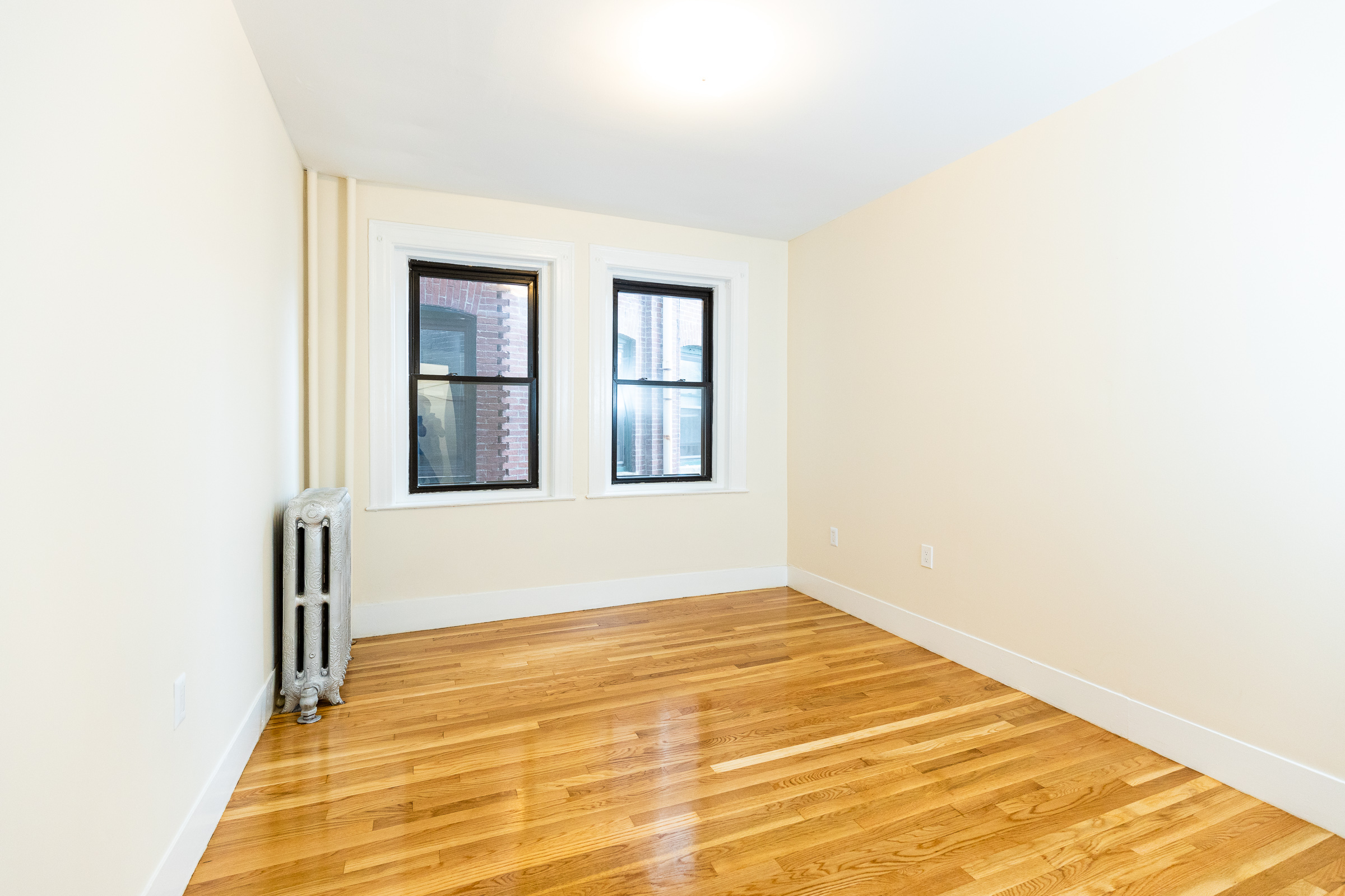 4 bed, 2 bath apartment for rent at 133 Cypress St Unit I, Brookline Hills — photo 13 of 17