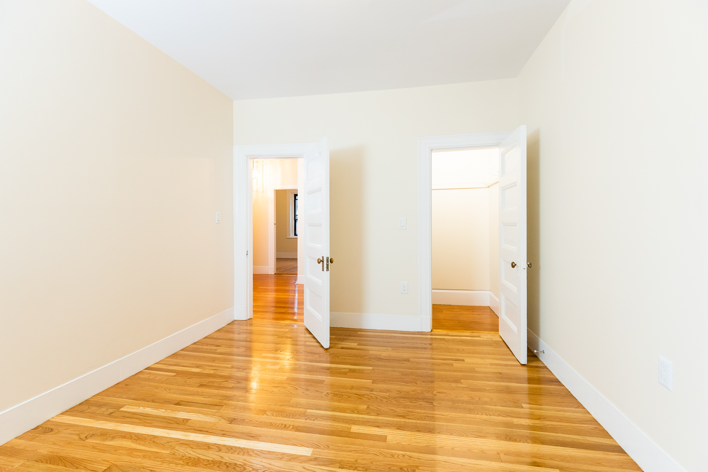 4 bed, 2 bath apartment for rent at 133 Cypress St Unit I, Brookline Hills — photo 12 of 17